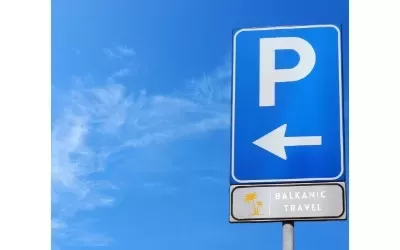Parkolás Montenegróban – mire figyelj, ha autóval utazol?🚗 🅿️