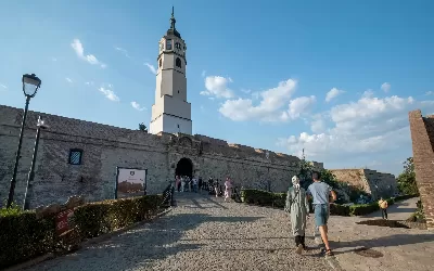 🚌 Vajdasági körutazás Tiszavirág Fesztivállal fűszerezve 🦋