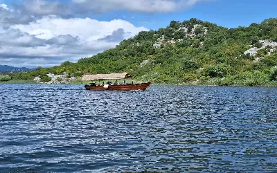 Hajókirándulás a Shkodrai tavon